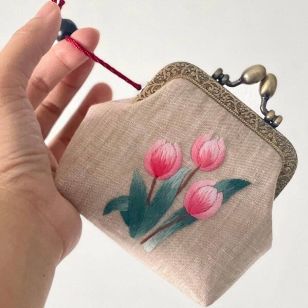 Tulip Embroidered Beige Coin Purse - Image 2