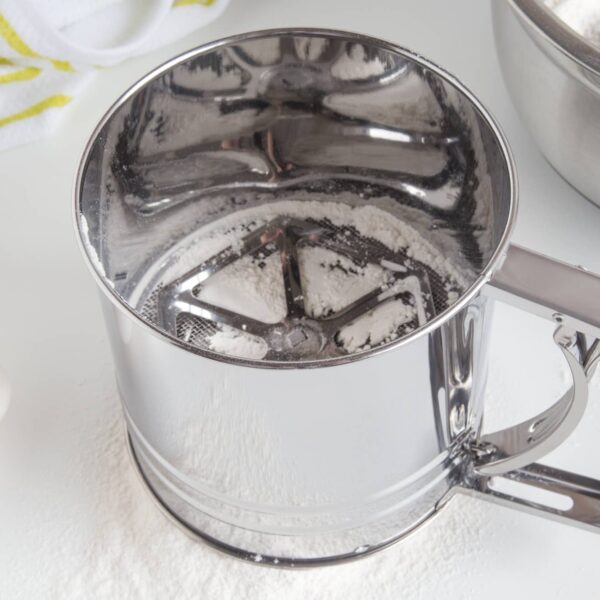 Fox Run Flour Sifter, 4-Cup, 5" x 7.25" x 5.25" - Image 4