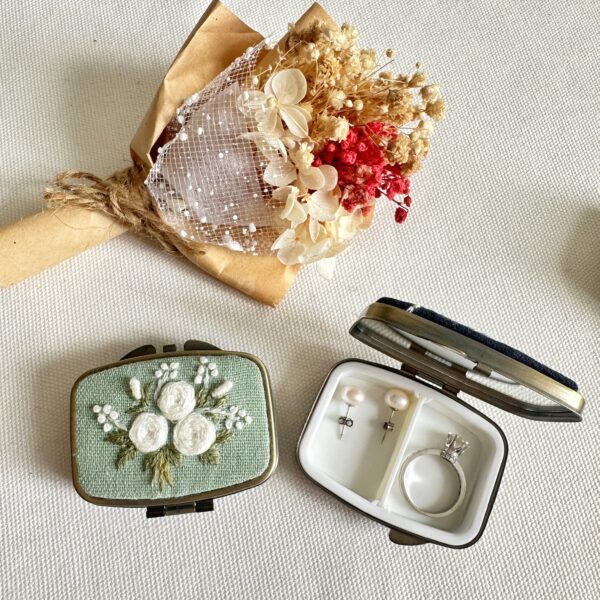 Floral Embroidered Rectangle Mini Jewelry Box With Mirror: 1. White Roses