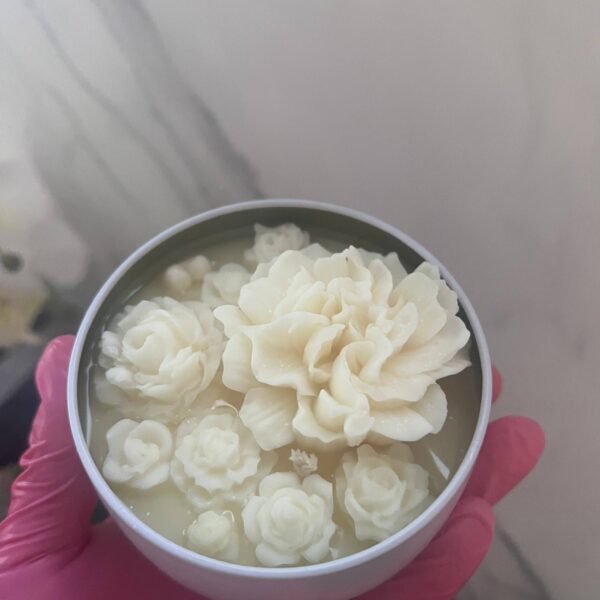 Floral Tin Candle 5oz Bamboo & Coconut, Gloss White - Image 3