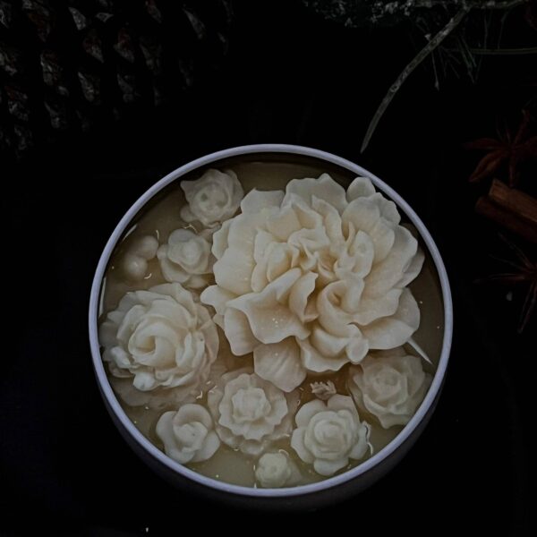 Floral Tin Candle 5oz Bamboo & Coconut, Gloss White - Image 4