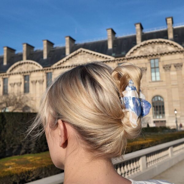 Hand-Painted Conch Shell Claw Hair Clip: Blue - Image 2