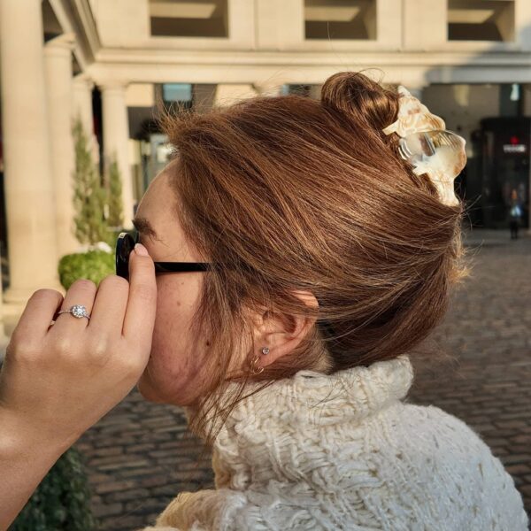 Hand-Painted Conch Shell Claw Hair Clip: Blue - Image 5