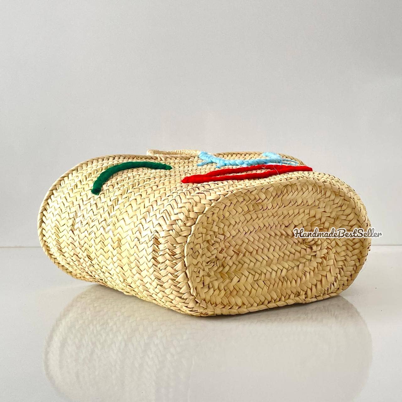 Beautiful handwoven straw bag with eye embroidery - Image 2