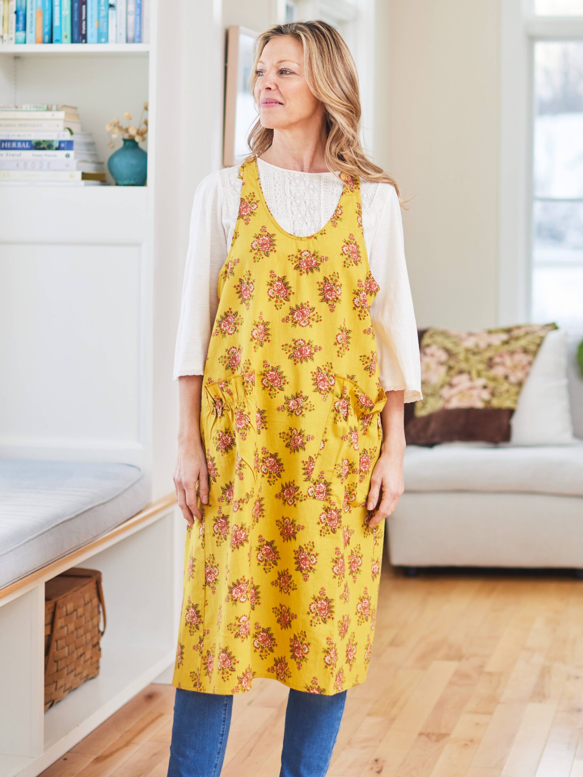 Antique Farmhouse Apron: Gold