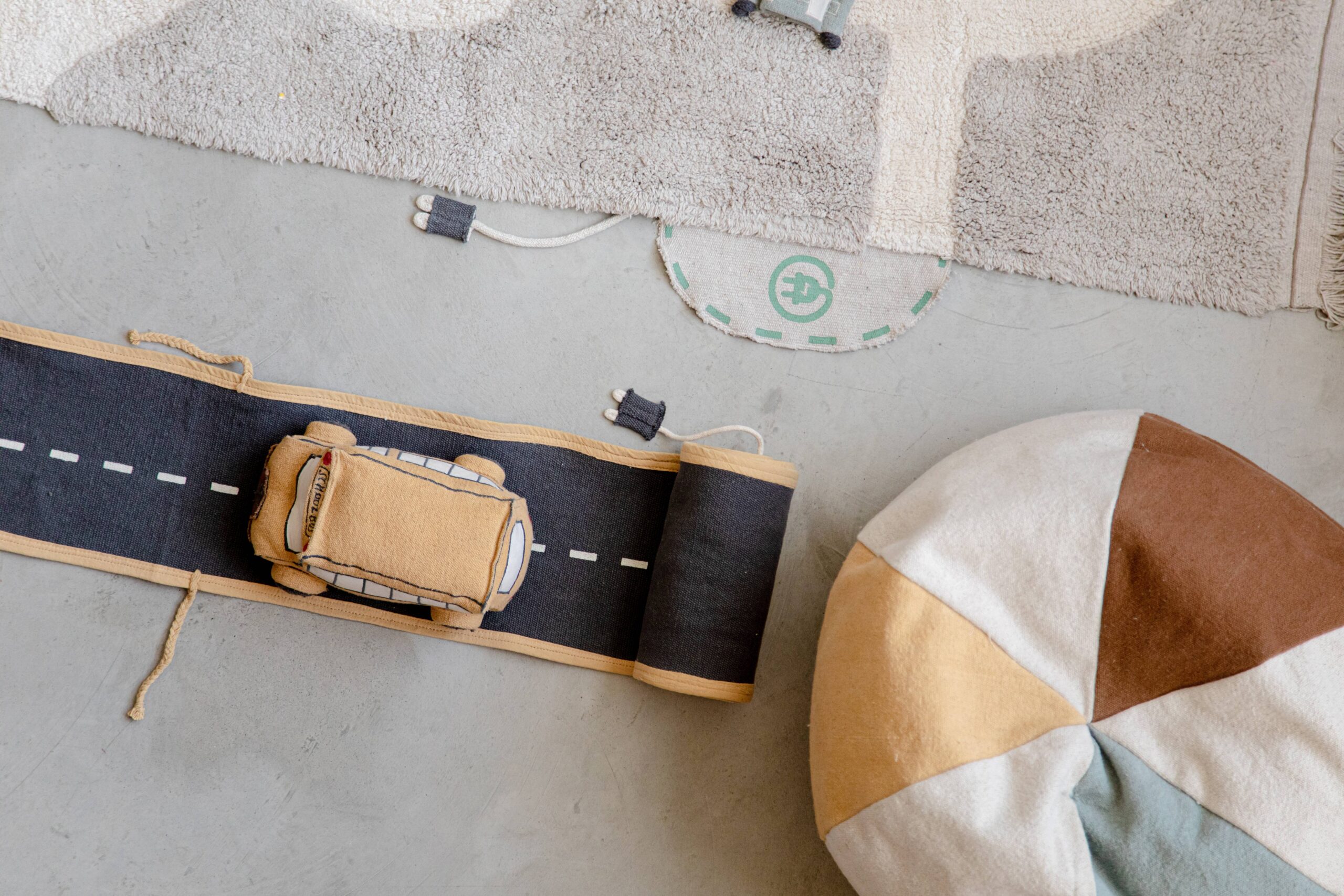 Lorena Canals - Soft toy Ride & Roll School Bus - Image 8