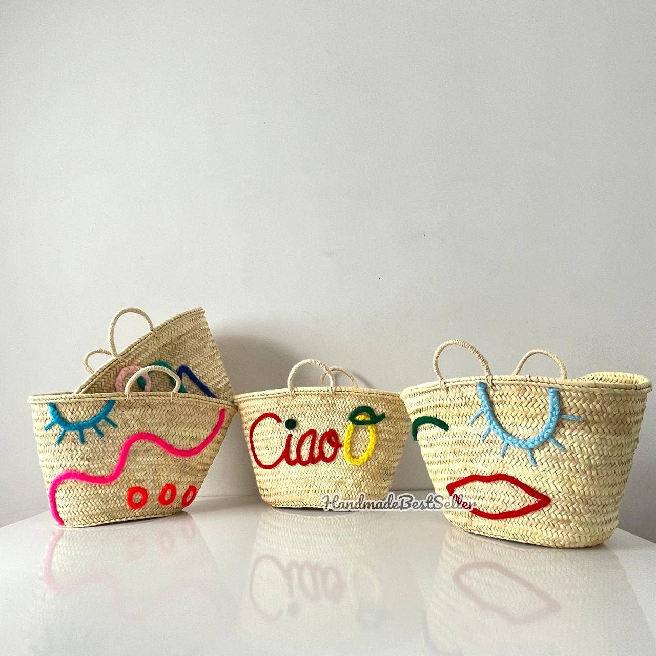 Beautiful handwoven straw bag with eye embroidery - Image 3