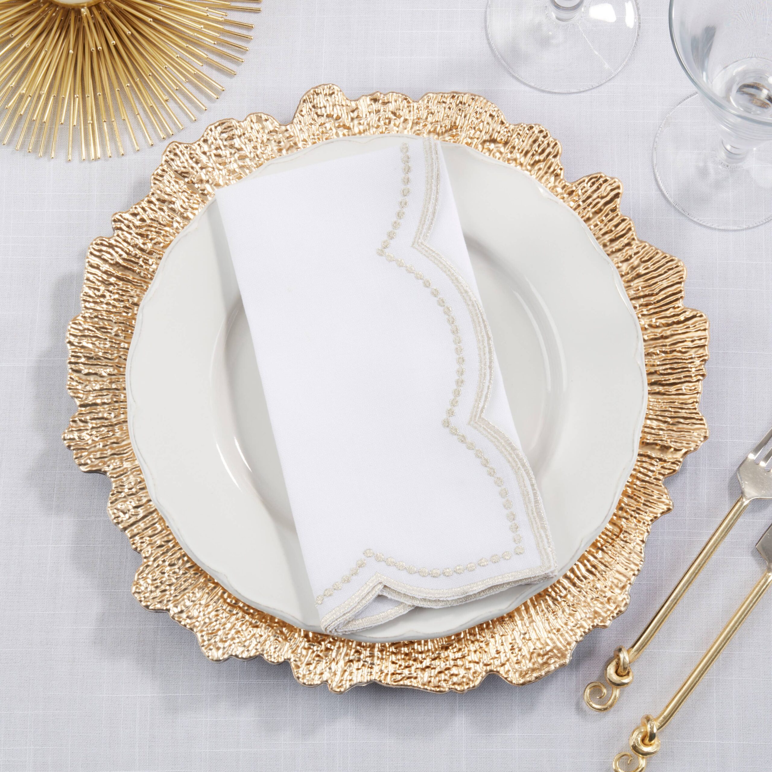 Embroidered Polka Dot Napkin w/ Scallop Edge: Red, 20"