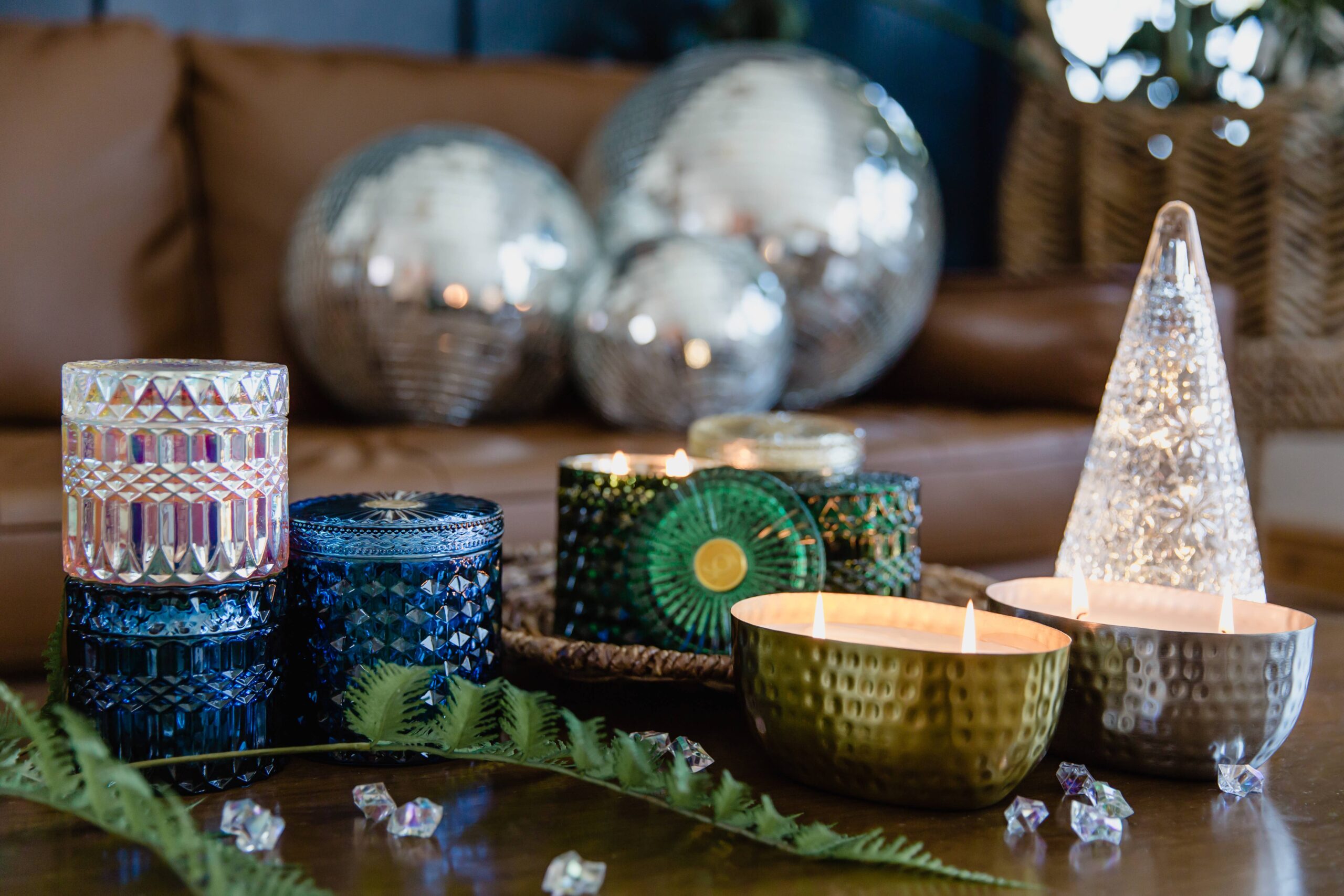 Mistletoe & Holly 15oz Shimmer Candle 2 wick - Image 4