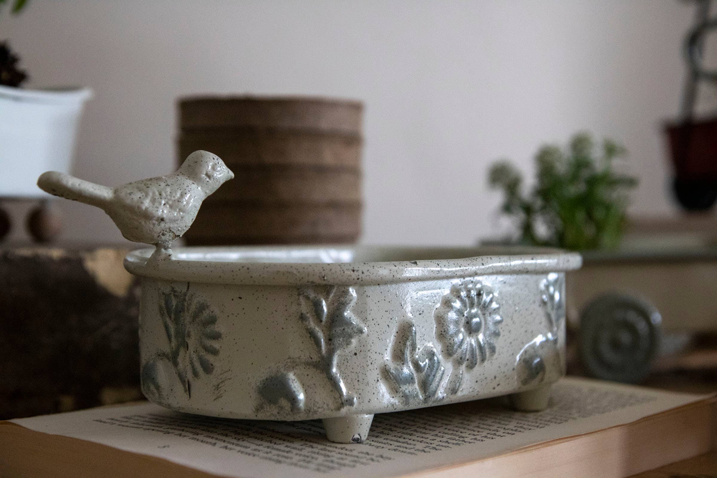 Doris White Antique Floral Embossed Bird Soap Dish - Image 8