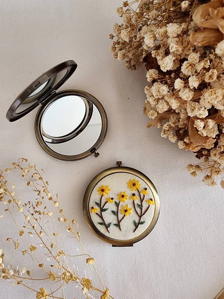 Quince Fables - Floral Embroidered Compact Mirror, Collection Sophia - Image 4
