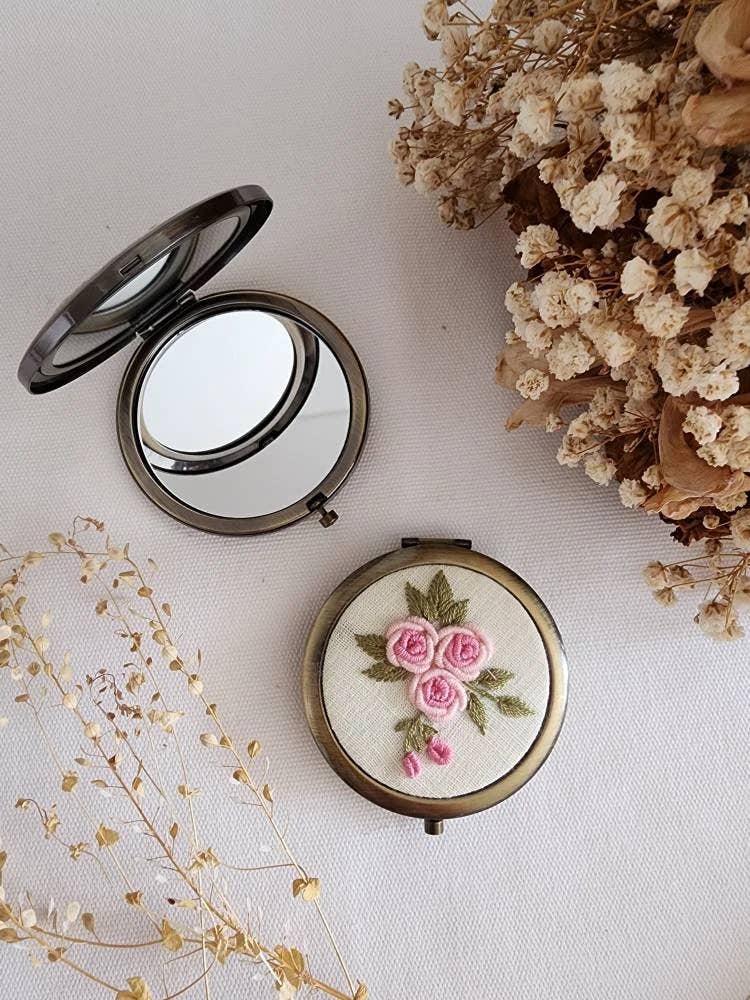 Quince Fables - Floral Embroidered Compact Mirror, Collection Sophia - Image 5