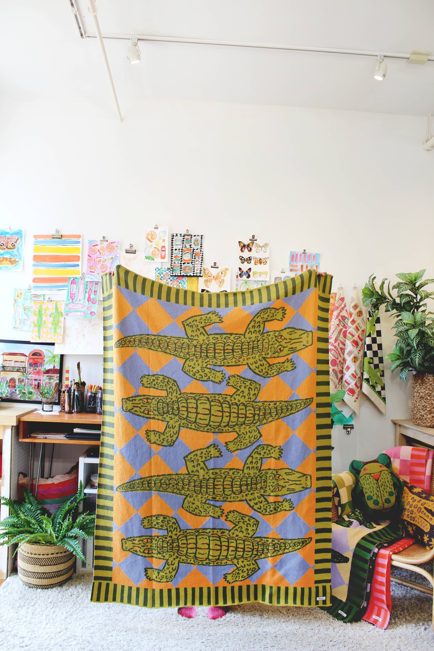 Calhoun & Co. - Alligator Patio Knit Throw Blanket