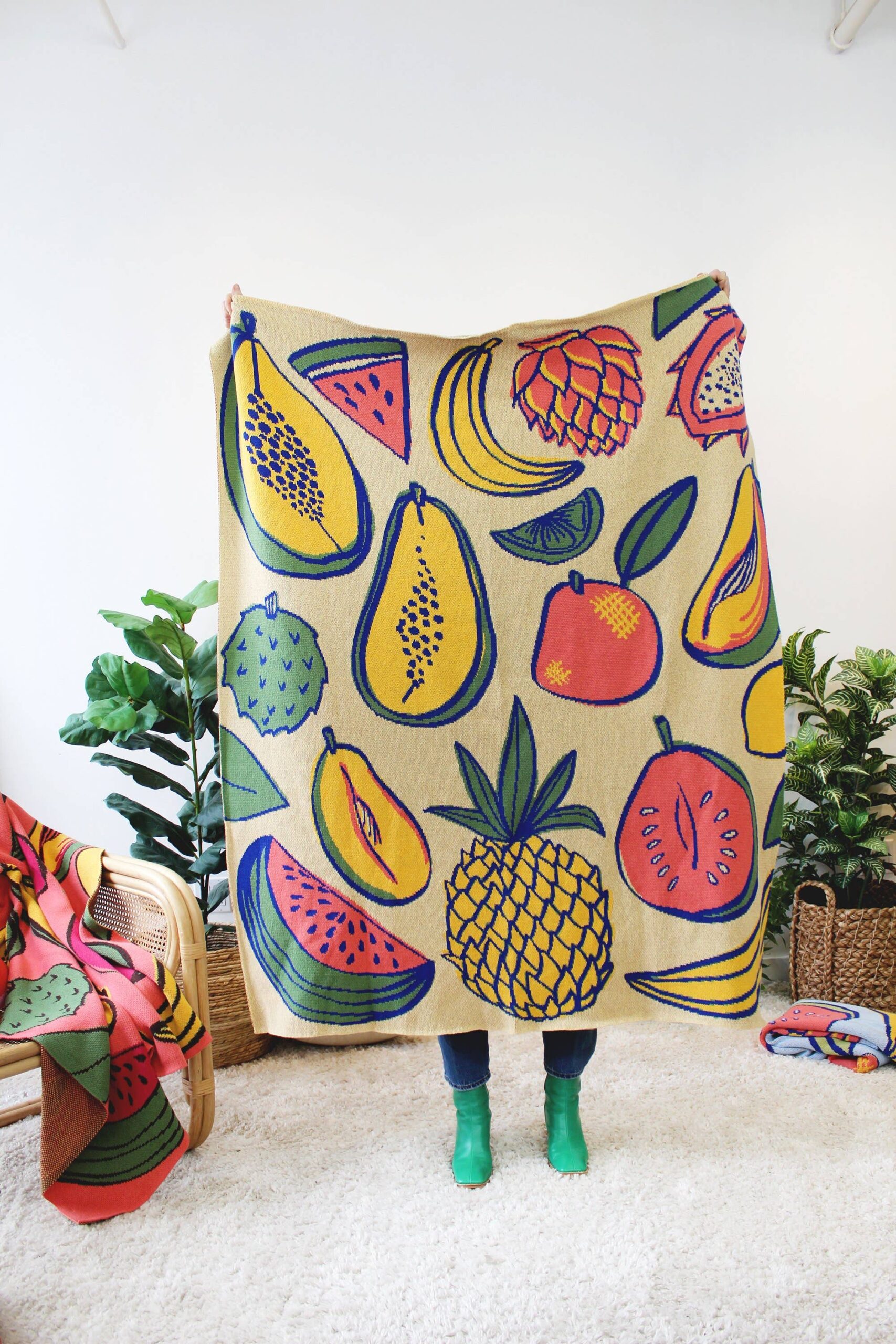 Calhoun & Co. - TROPICAL FRUIT SALAD KNIT BLANKET
