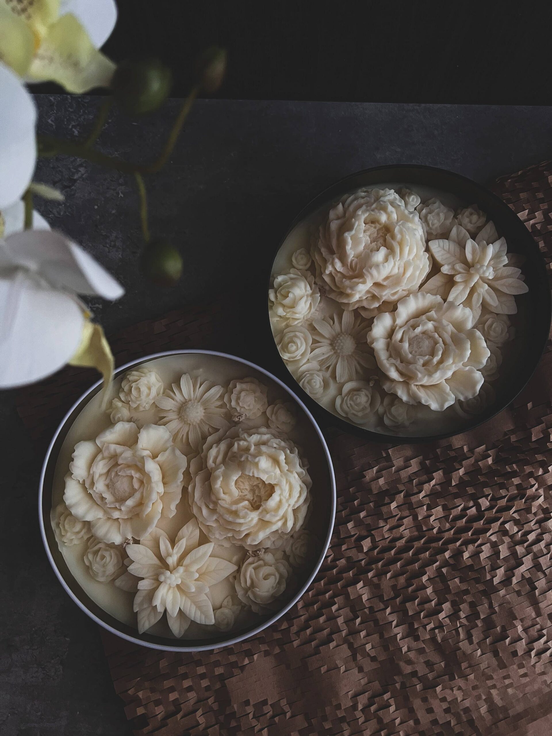 Flower Candle 12 oz 2x5.5in - Container : Honeysuckle Jasmine, Gloss White