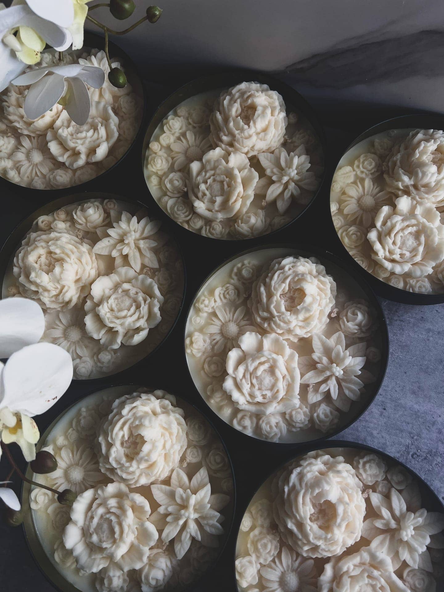 Flower Candle 12 oz 2x5.5in - Container : Honeysuckle Jasmine, Gloss White - Image 8